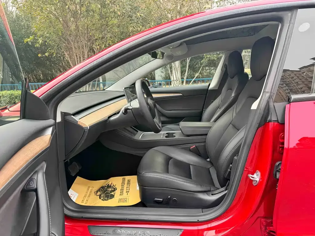 Tesla Model 3 — фото 10