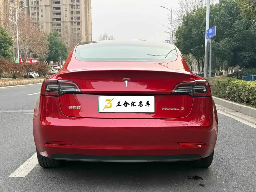 Tesla Model 3 — фото 9