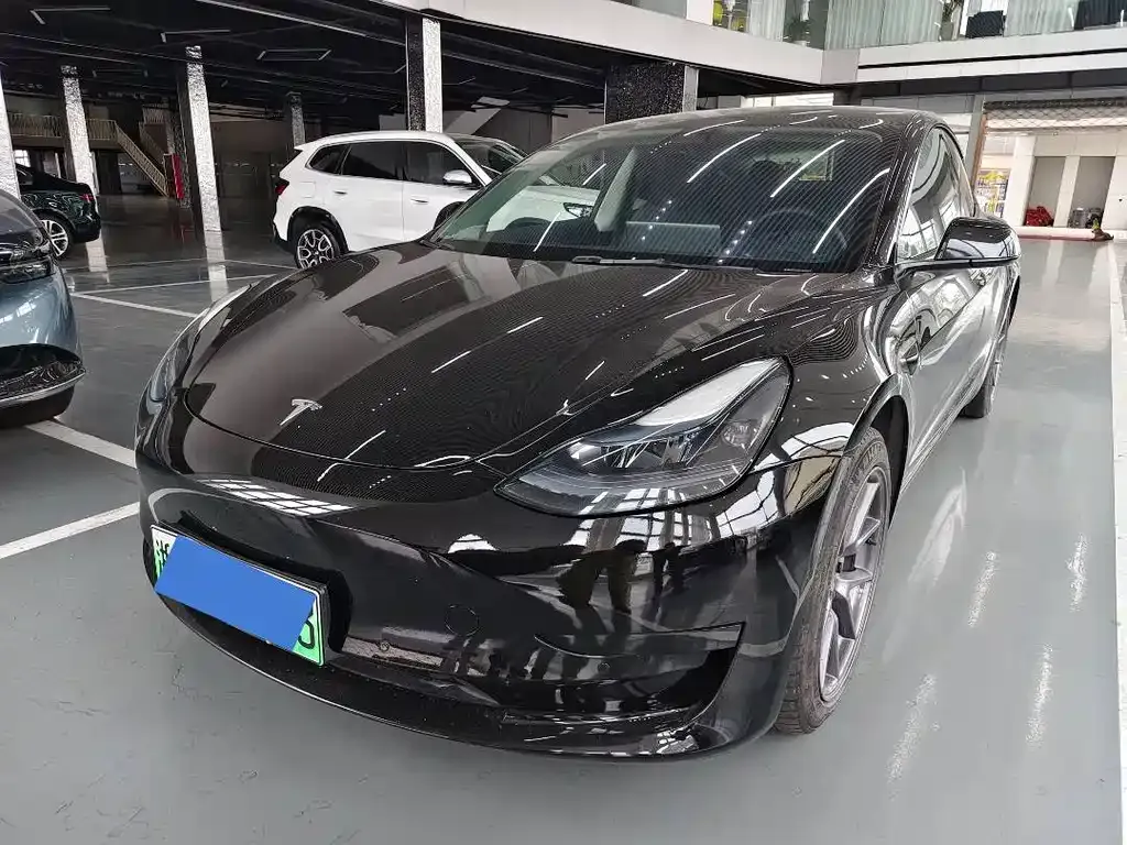 Tesla Model 3 — фото 1