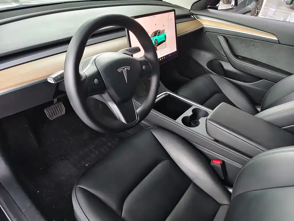 Tesla Model 3 — фото 4