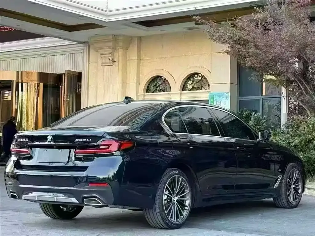 BMW 5 Series — фото 10