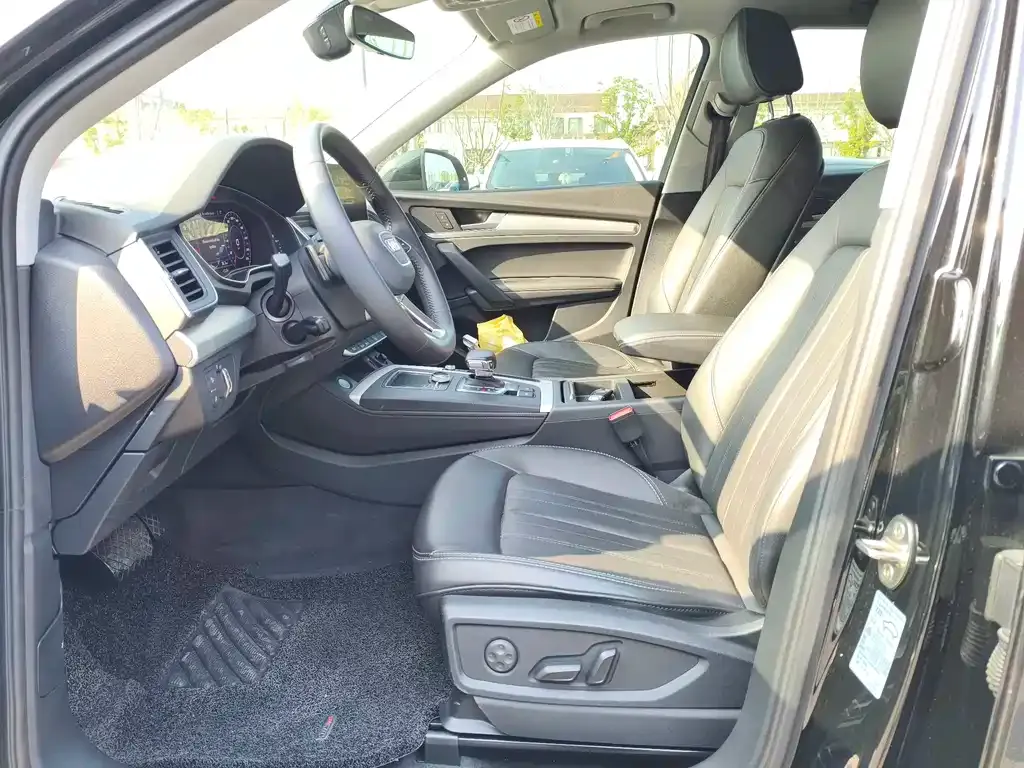 Audi Q5L 2021 из CN, фото 6