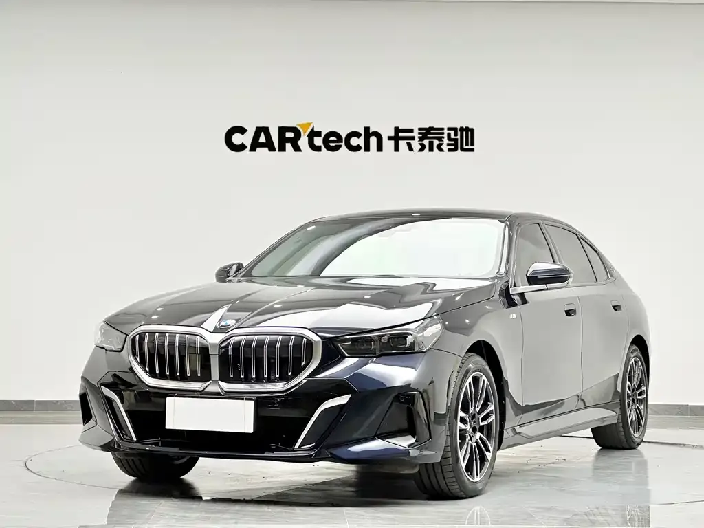 BMW 5 Series — фото 1