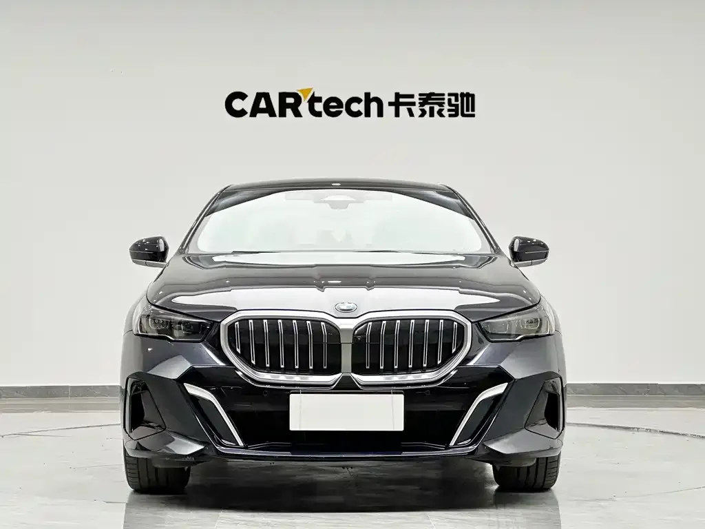 BMW 5 Series — фото 10