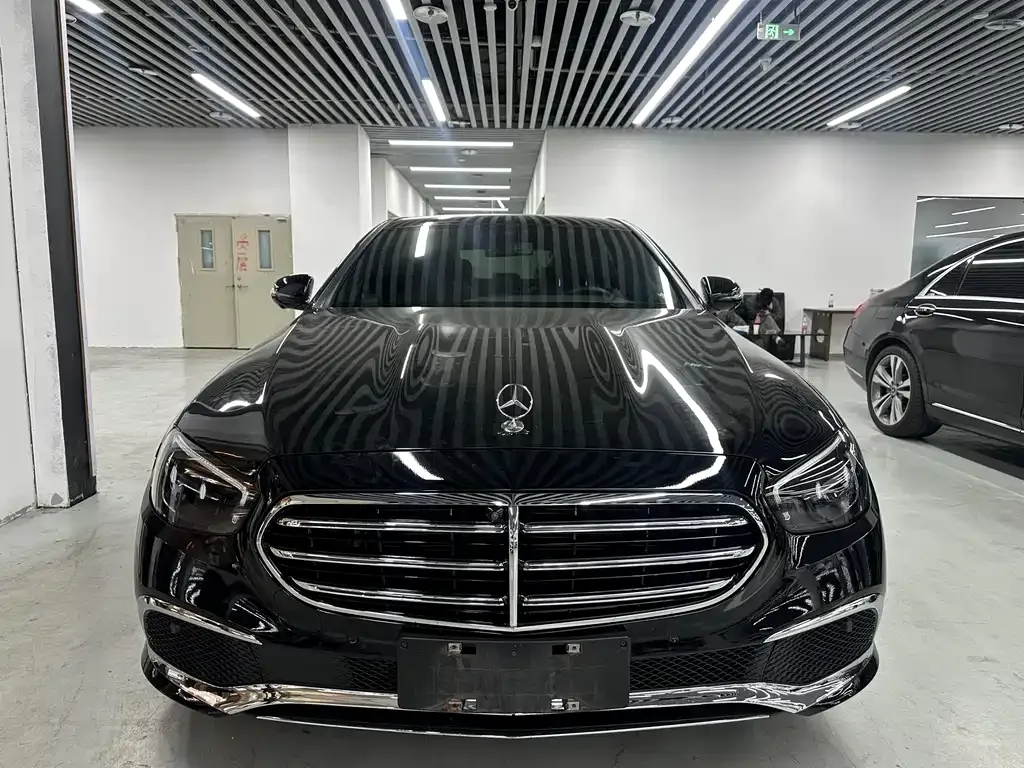 Mercedes-Benz E-Class — фото 4