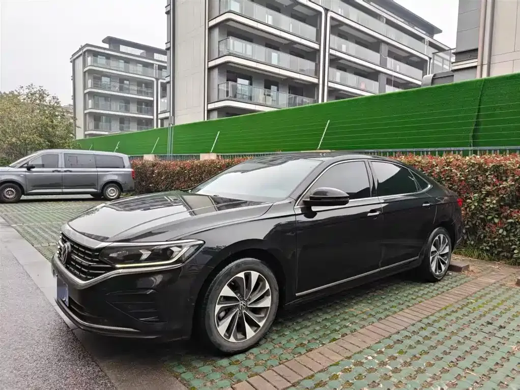 Volkswagen Passat — фото 1