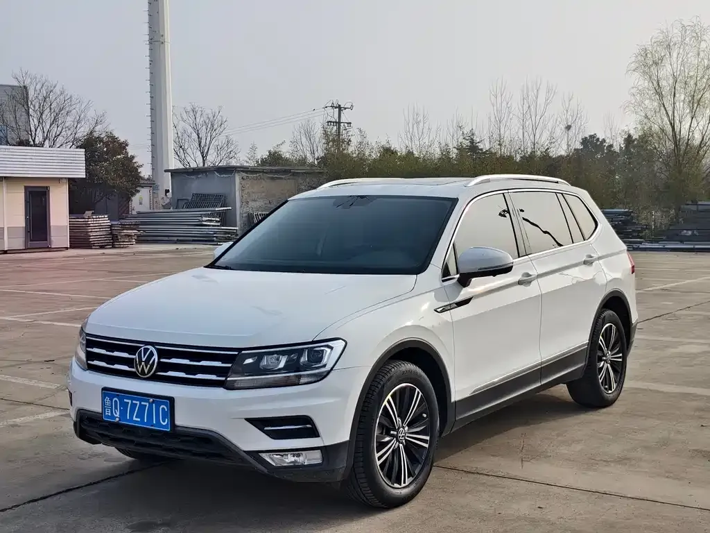 Volkswagen Tiguan L — фото 1