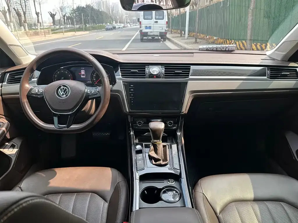 Volkswagen Phideon — фото 3
