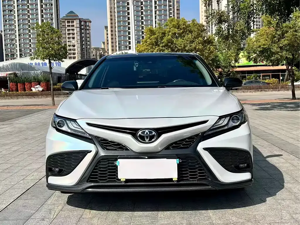 Toyota Camry — фото 3