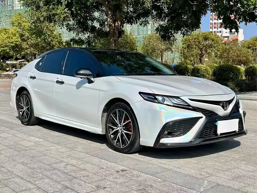 Toyota Camry — фото 9