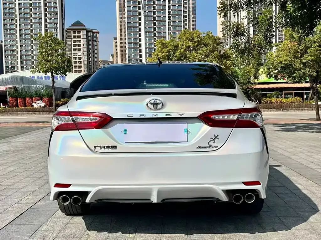 Toyota Camry — фото 5