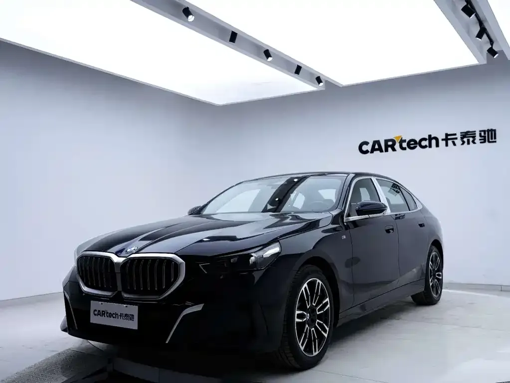 BMW 5 Series — фото 1