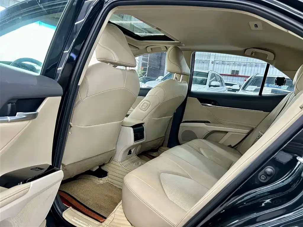 Toyota Camry 2022 из CN, фото 2