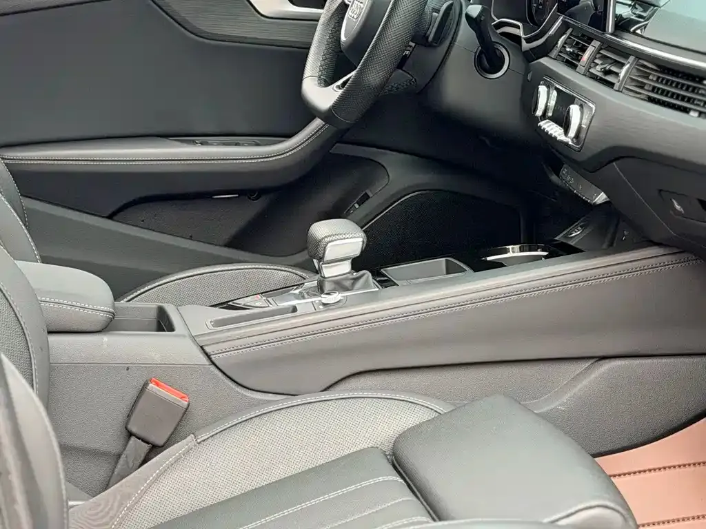Audi A4L 2024 из CN, фото 10
