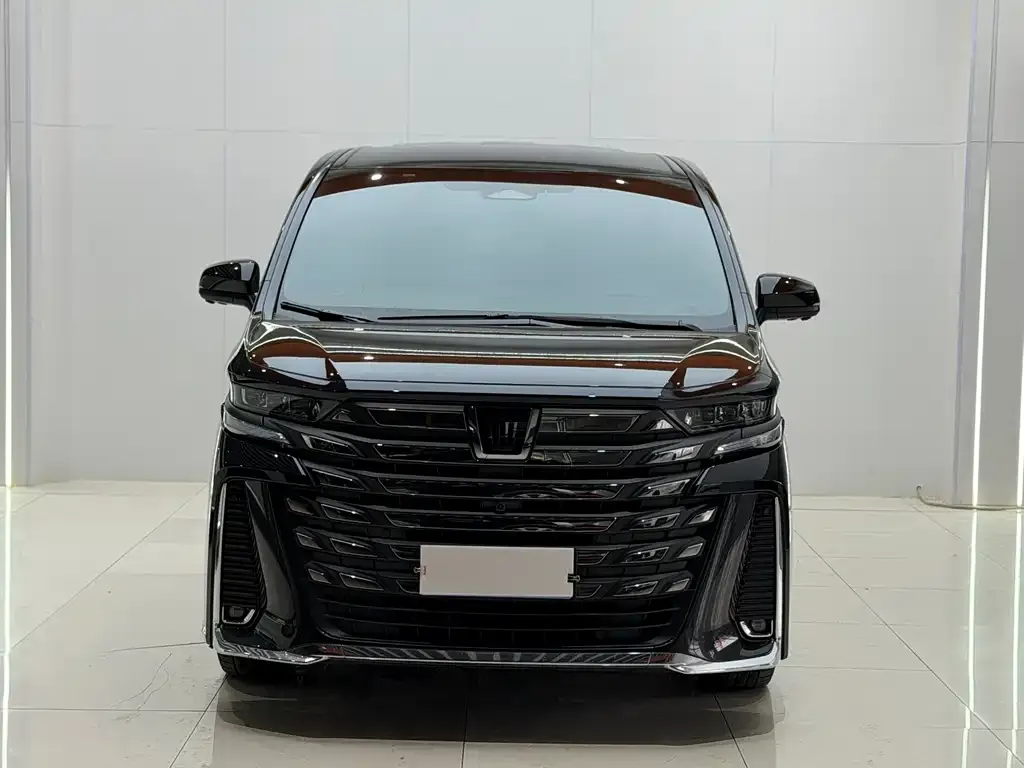 Toyota Vellfire — фото 1