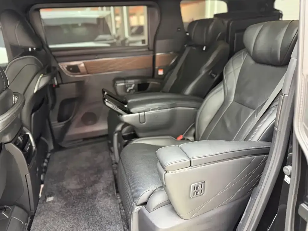 Toyota Vellfire — фото 6