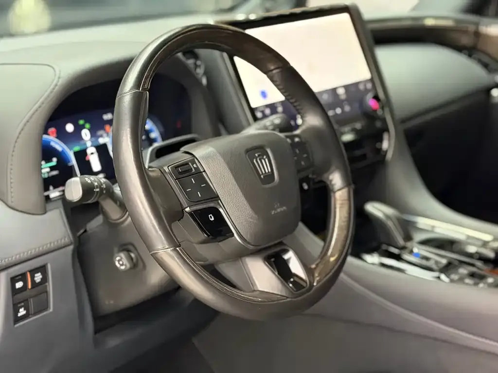 Toyota Vellfire — фото 2