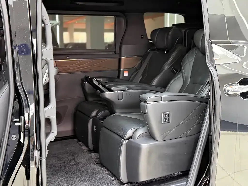 Toyota Vellfire — фото 7
