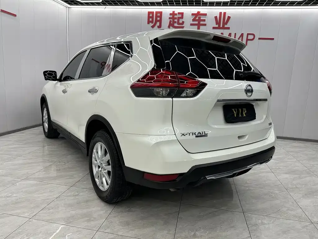 Nissan X-Trail — фото 10