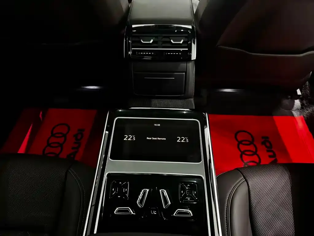 Audi A8 — фото 8