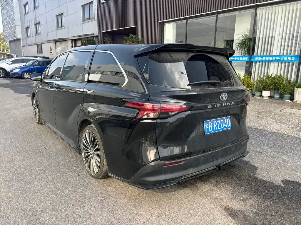 Toyota Sienna 2023 из CN, фото 3