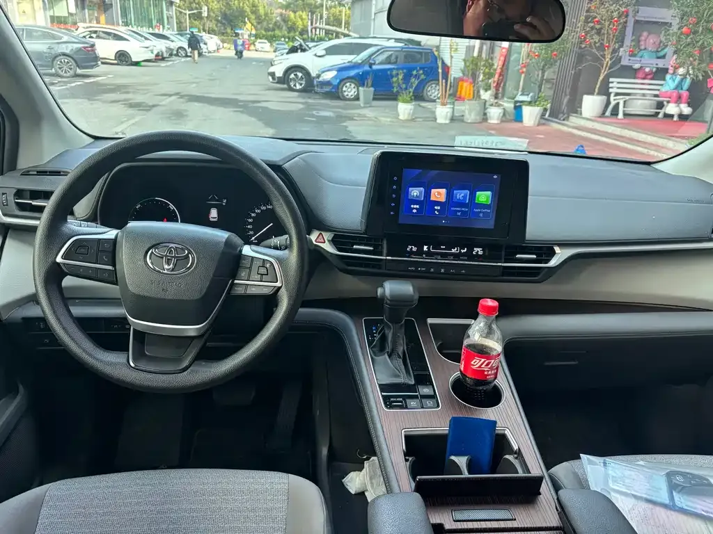 Toyota Sienna 2023 из CN, фото 7