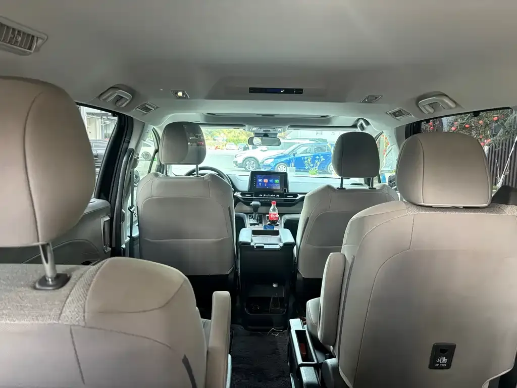 Toyota Sienna 2023 из CN, фото 4
