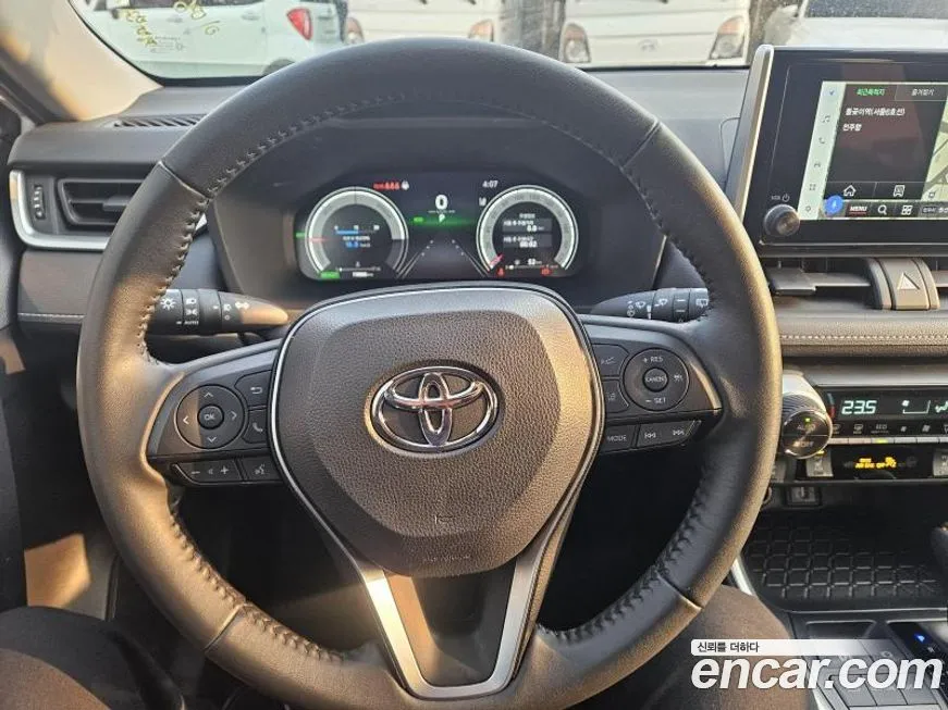 Toyota RAV4 — фото 7