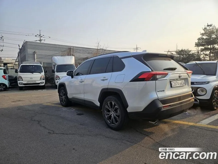 Toyota RAV4 — фото 6