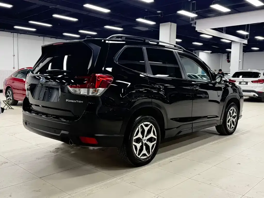 Subaru Forester — фото 4
