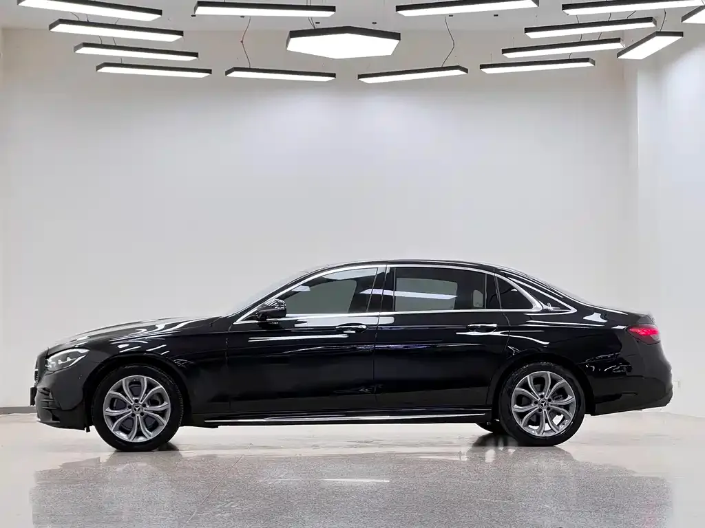Mercedes-Benz E-Class — фото 4