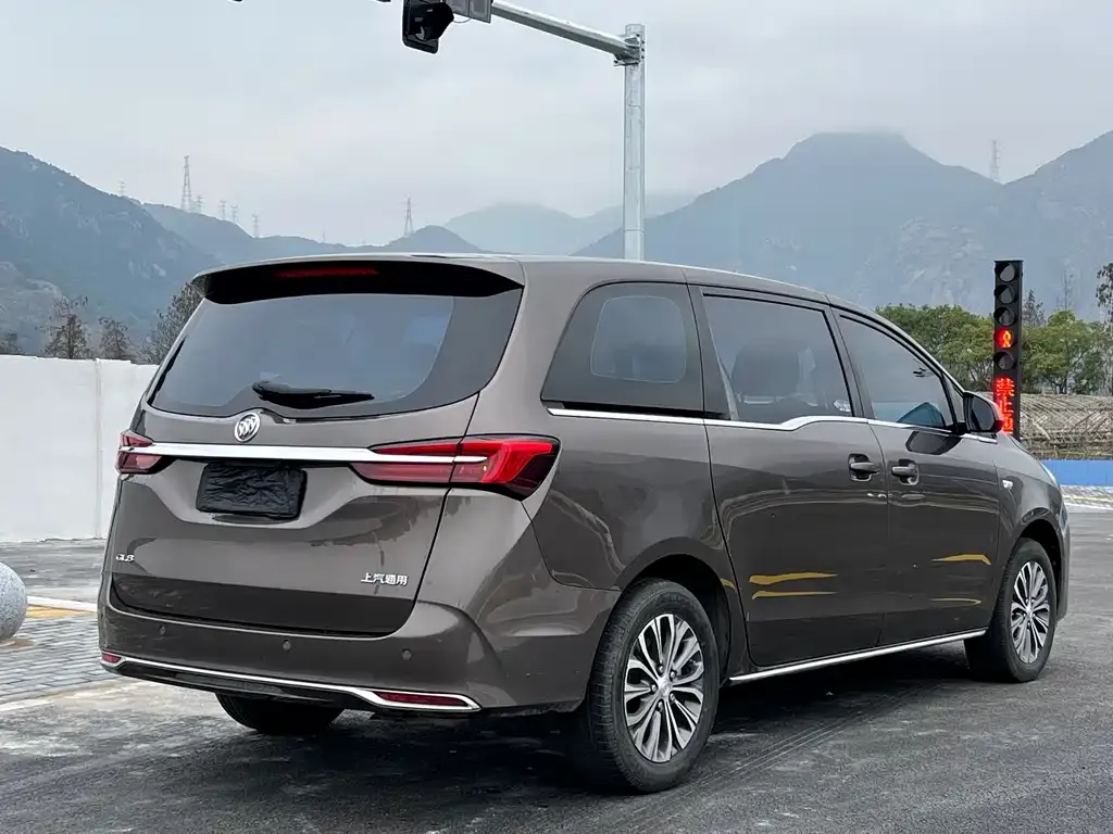 Buick GL8 2024 из CN, фото 3