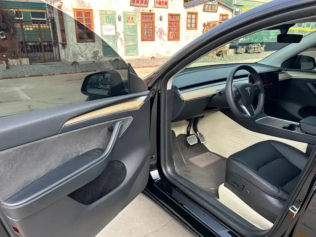 Tesla Model Y — фото 7