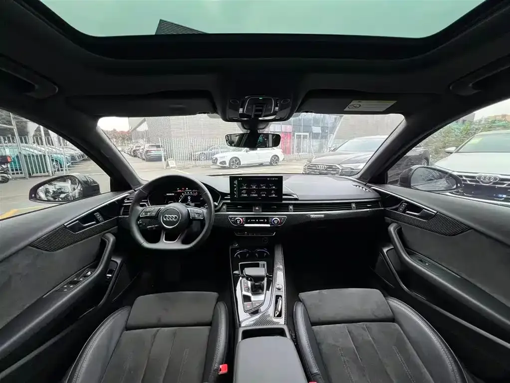 Audi A4L 2022 из CN, фото 2