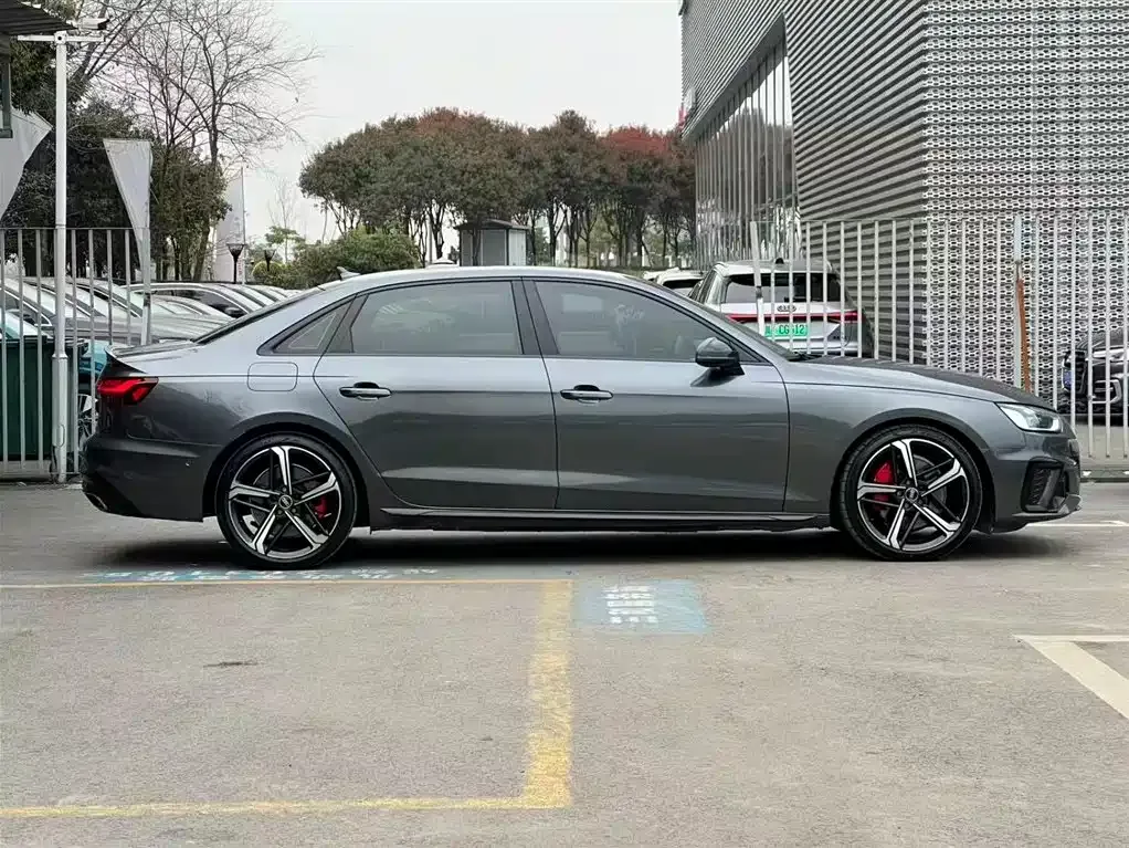 Audi A4L 2022 из CN, фото 10
