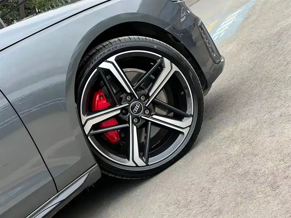 Audi A4L 2022 из CN, фото 9