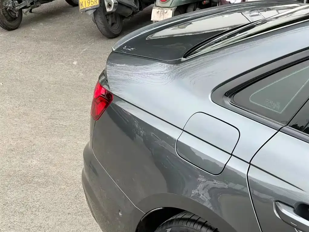 Audi A4L 2022 из CN, фото 3
