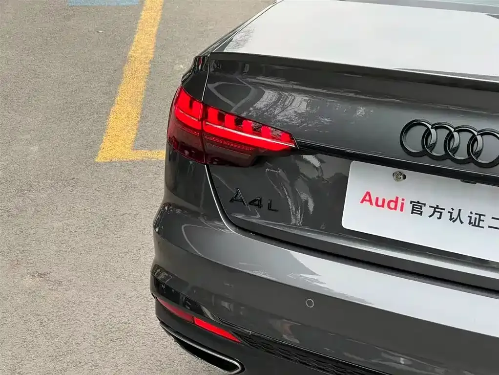 Audi A4L 2022 из CN, фото 4