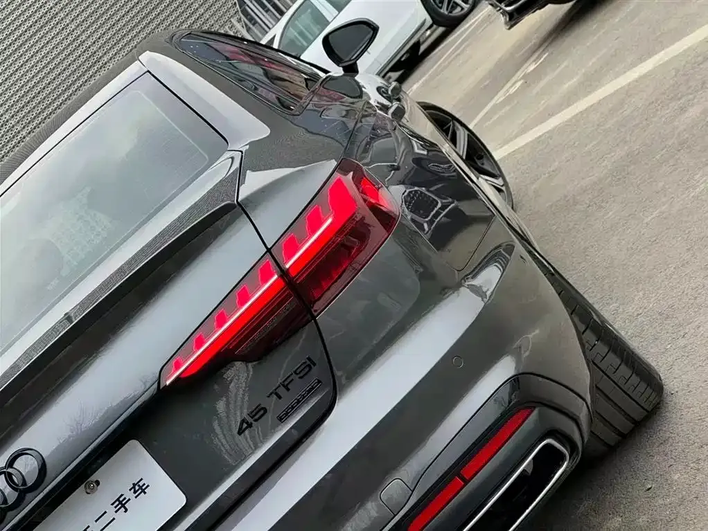 Audi A4L 2022 из CN, фото 8