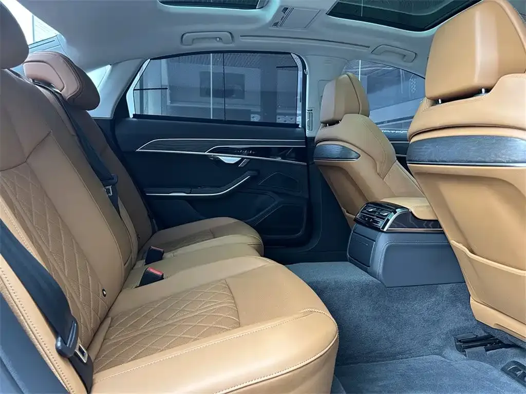 Audi A8 — фото 4