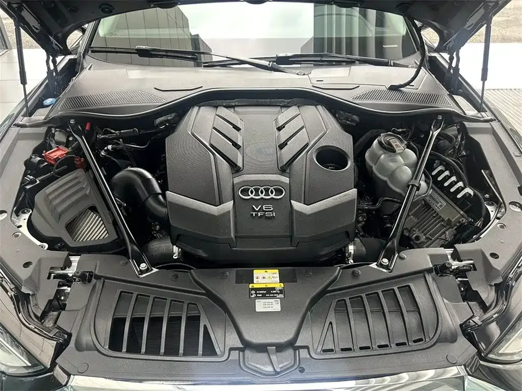 Audi A8 — фото 10