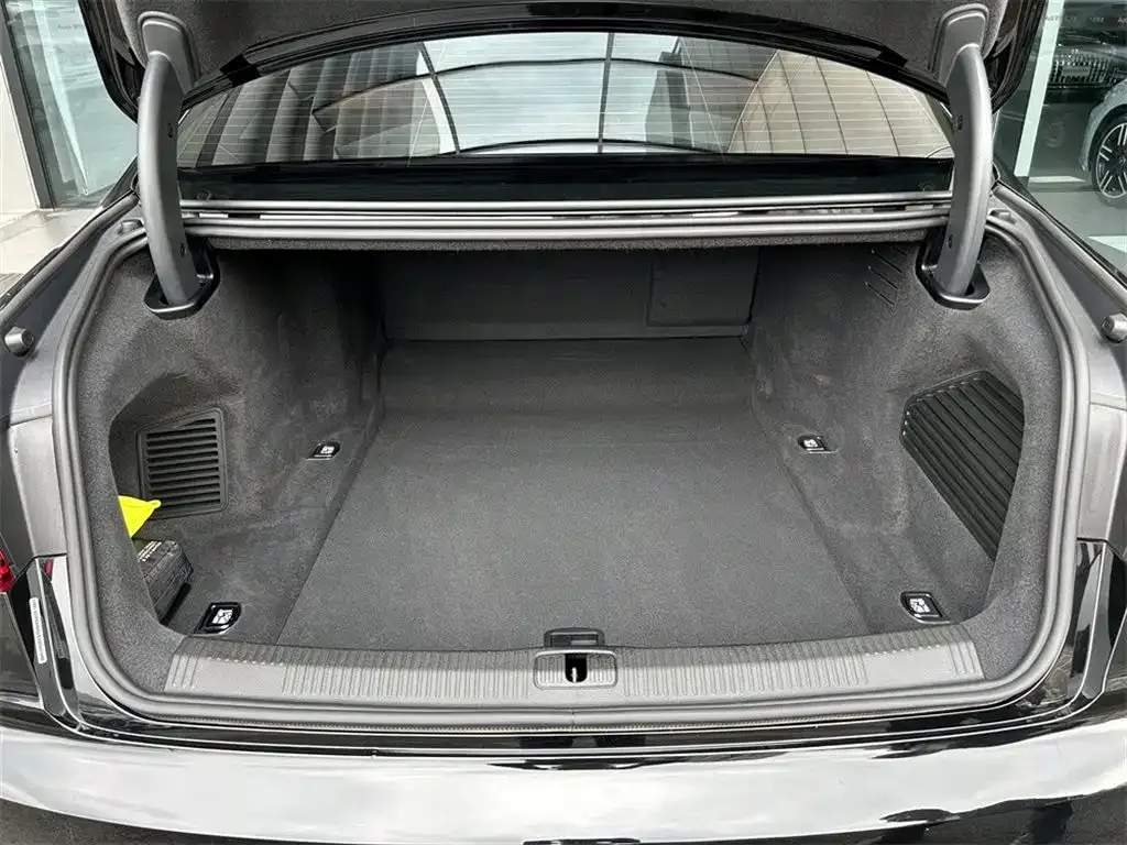 Audi A8 — фото 9
