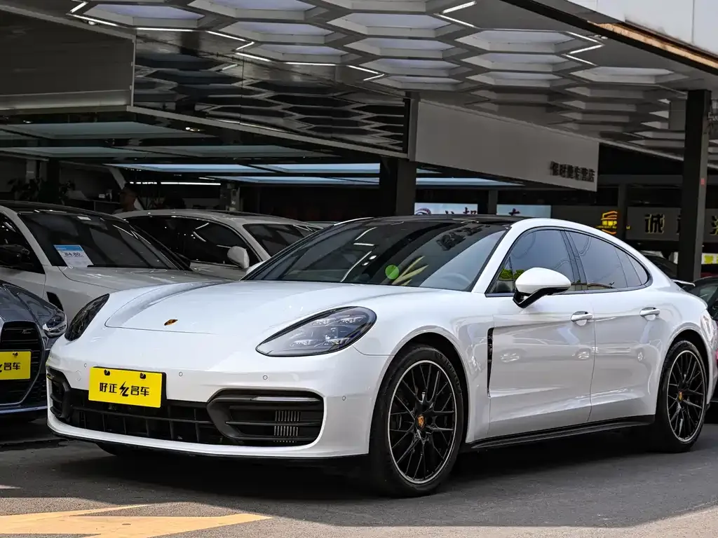 Porsche Panamera — фото 1