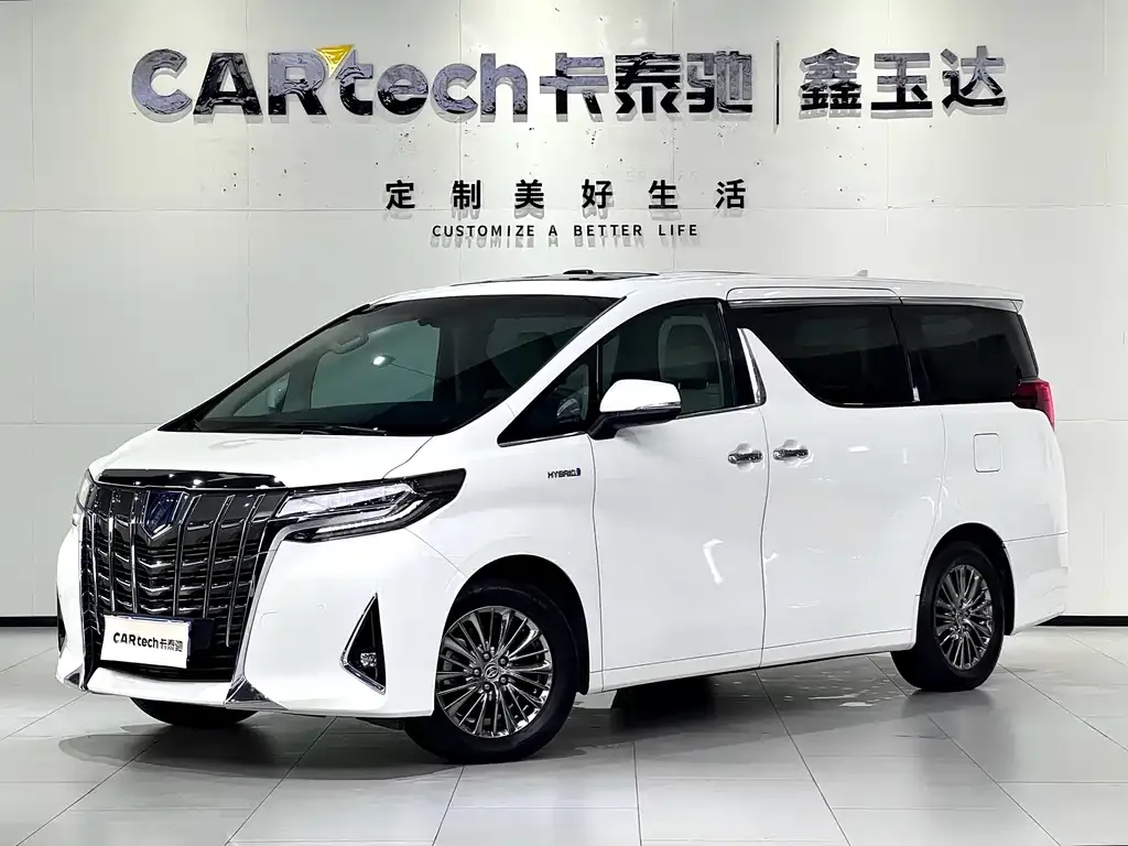 Toyota Alphard — фото 1