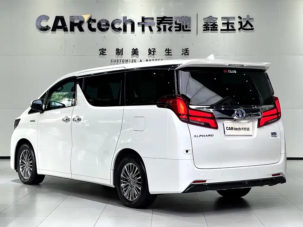 Toyota Alphard — фото 10