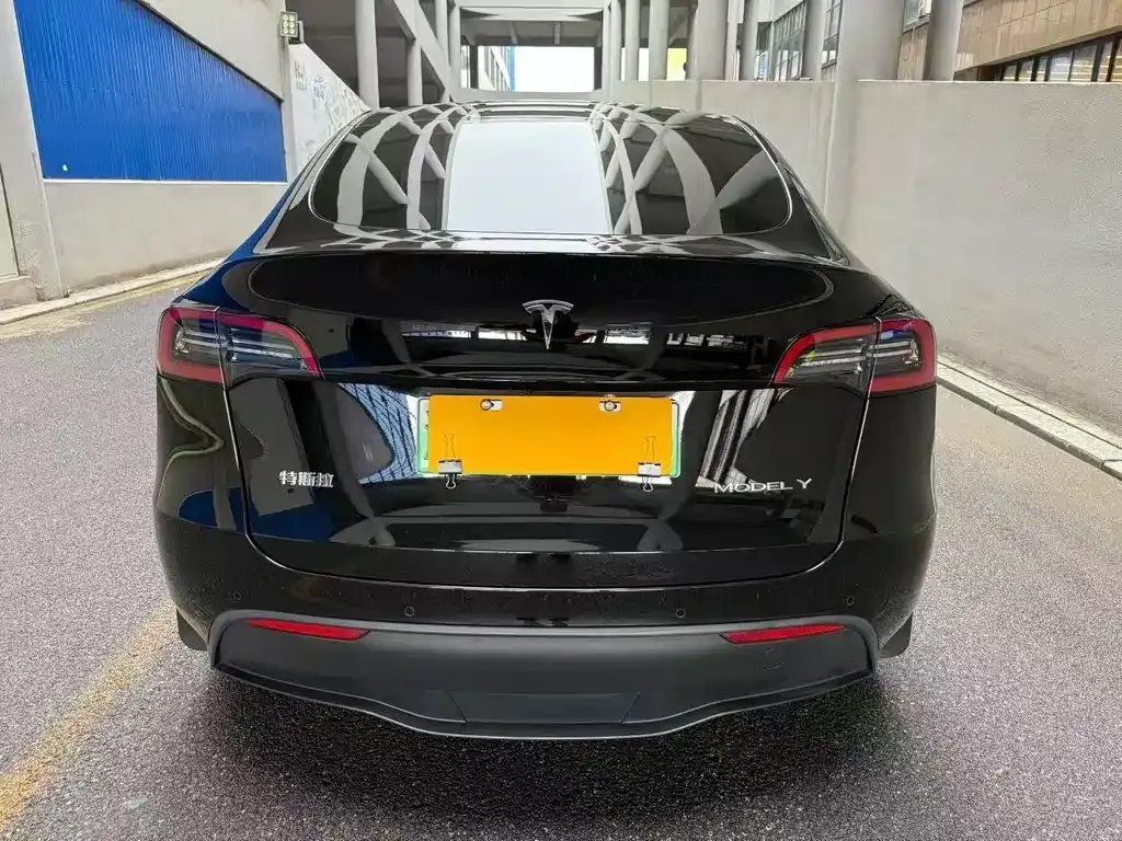 Tesla Model Y — фото 7