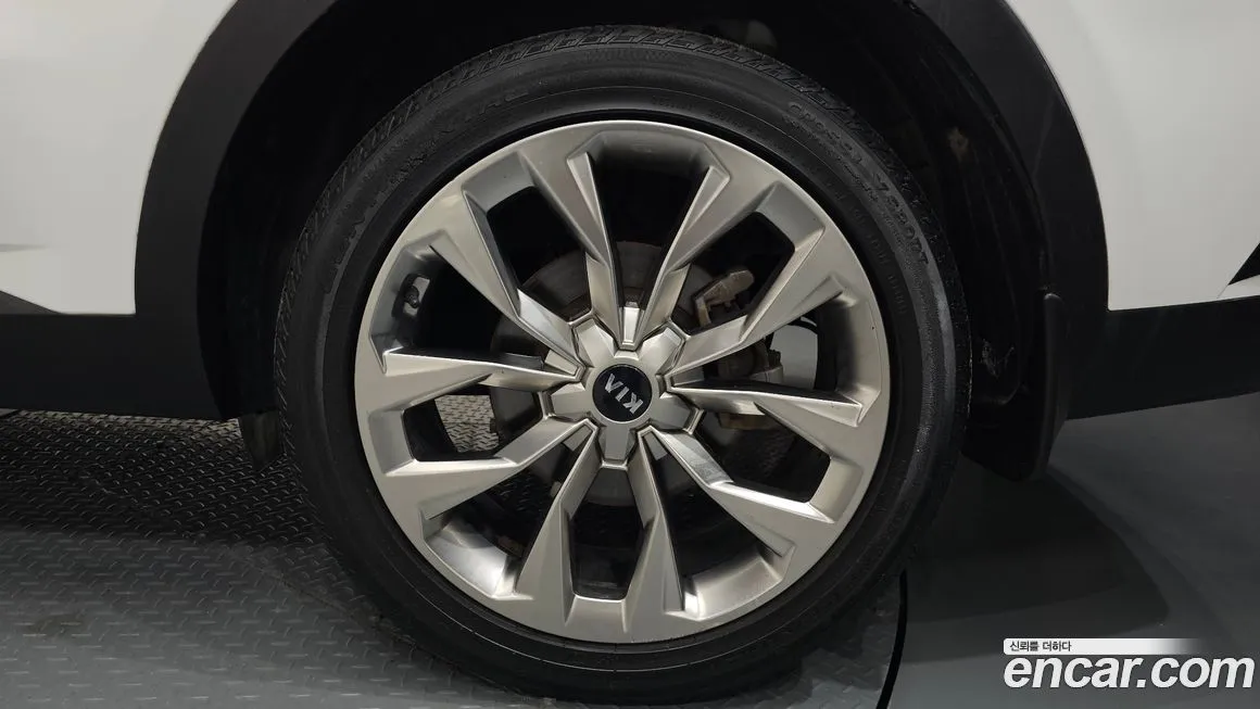 Kia Sorento — фото 8