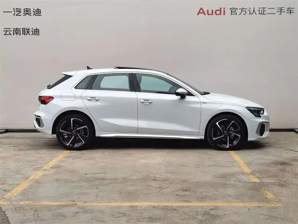 Audi A3 2023 из CN, фото 4