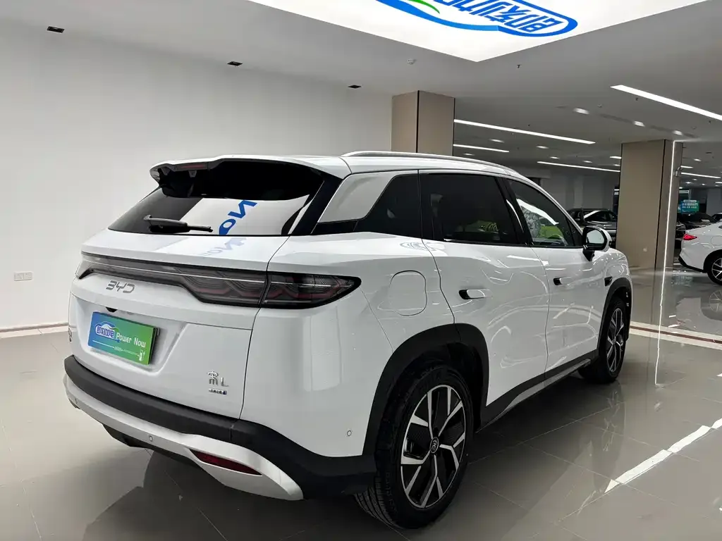 BYD L DM-i — фото 4