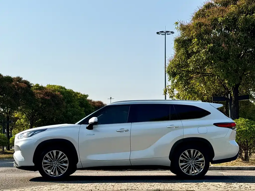 Toyota Highlander — фото 10